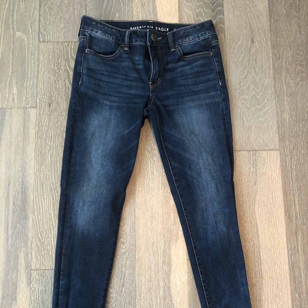 Size 6 American eagle jeans.